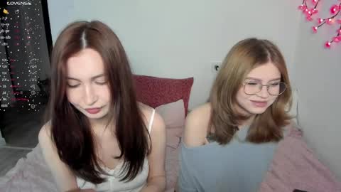 Veronica Tiia Lilith left to right online show from 15, 5, 2026