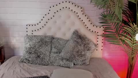 Snapshot of eureekaa chatting on 4, 2, 2025 Eurekaa online show from 4, 2, 2025