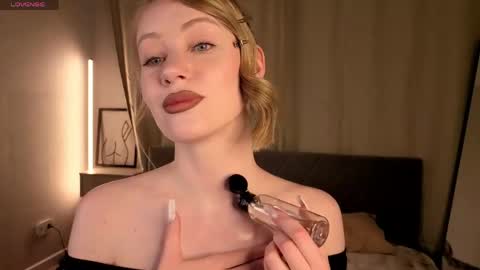 eva hamilton online show from 9, 5, 2026