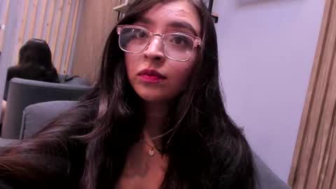 Snapshot of eva_macalliter chatting on 25, 10, 2025 Angelinne online show from 25, 10, 2025