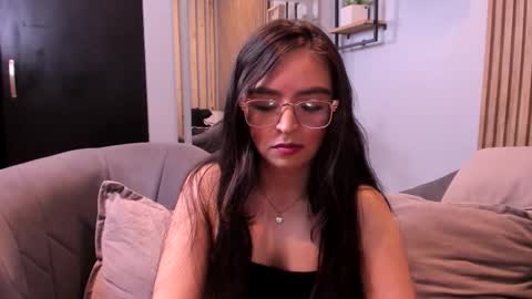 Snapshot of eva_macalliter chatting on 15, 11, 2025 Angelinne online show from 15, 11, 2025