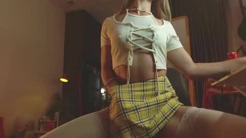 Snapshot of eva_quagmire chatting on 12, 10, 2025 Eva online show from 12, 10, 2025