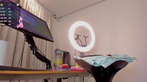 Snapshot of eva_rain chatting on 25, 1, 2025 Eva online show from 25, 1, 2025