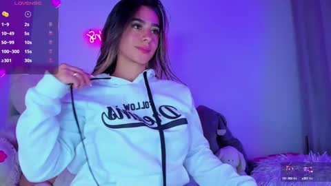 Eva Shinee online show from 16, 9, 2025