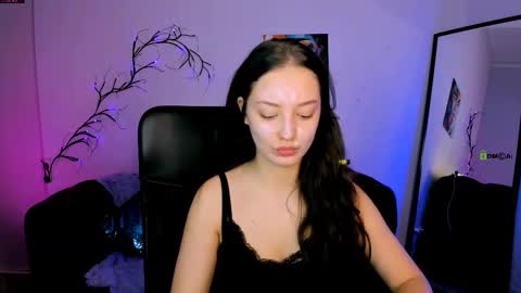 Snapshot of eva_smiith_ chatting on 7, 11, 2025 Eva online show from 7, 11, 2025