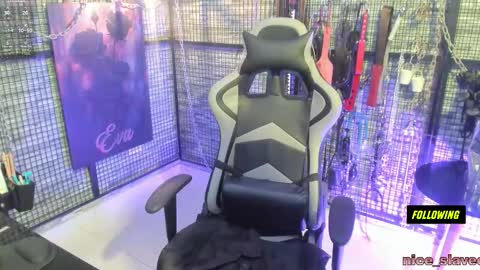 Snapshot of evaa_bdsm chatting on 10, 9, 2025 EVA INDEPENDENT MODEL online show from 10, 9, 2025