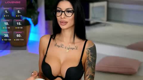 Eva  online show from 27, 10, 2025