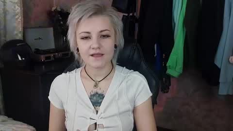 Eva Brownie online show from 2, 2, 2025
