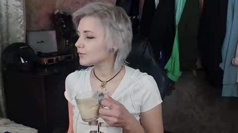 Eva Brownie online show from 2, 2, 2025