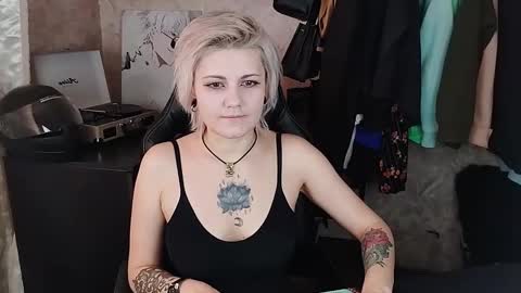 Eva Brownie online show from 4, 3, 2025
