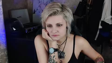 Eva Brownie online show from 5, 3, 2025