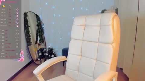 Snapshot of evacadooo chatting on 13, 12, 2024 Eva online show from 13, 12, 2024