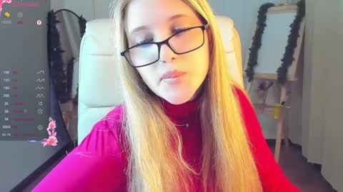 Snapshot of evacadooo chatting on 21, 12, 2024 Eva online show from 21, 12, 2024