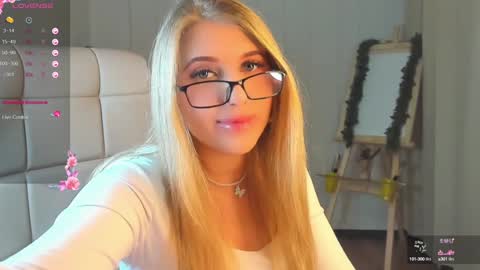 Snapshot of evacadooo chatting on 22, 12, 2024 Eva online show from 22, 12, 2024