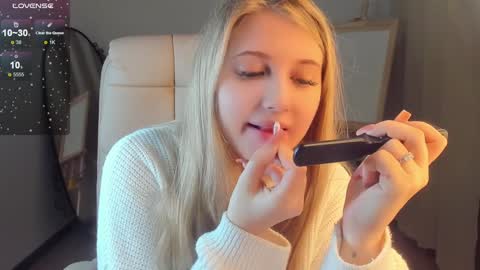 Snapshot of evacadooo chatting on 5, 1, 2025 Eva online show from 5, 1, 2025