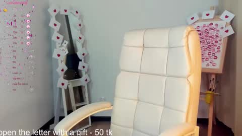 Snapshot of evacadooo chatting on 13, 2, 2025 Eva online show from 13, 2, 2025