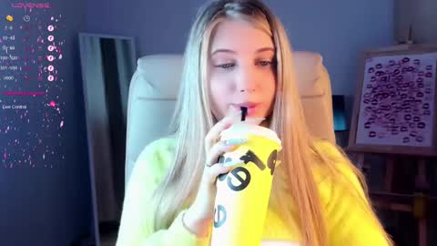 Snapshot of evacadooo chatting on 1, 3, 2025 Eva online show from 1, 3, 2025