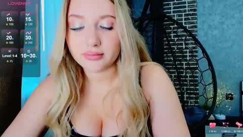 Snapshot of evacadooo chatting on 23, 9, 2025 Eva online show from 23, 9, 2025