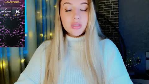 Snapshot of evacadooo chatting on 21, 11, 2025 Eva online show from 21, 11, 2025