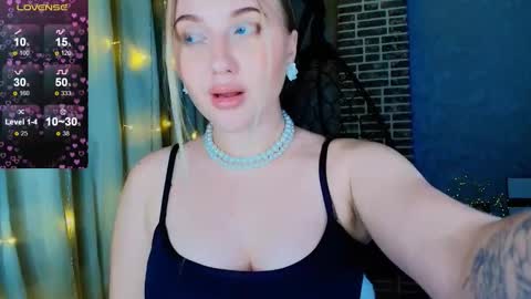 Snapshot of evacadooo chatting on 22, 11, 2025 Eva online show from 22, 11, 2025