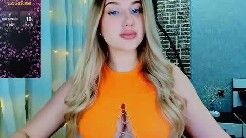 Snapshot of evacadooo chatting on 23, 11, 2025 Eva online show from 23, 11, 2025