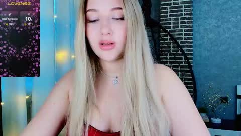 Snapshot of evacadooo chatting on 26, 11, 2025 Eva online show from 26, 11, 2025