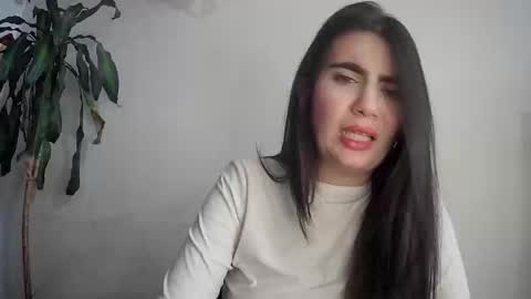 evacollins12 online show from 24, 2, 2025
