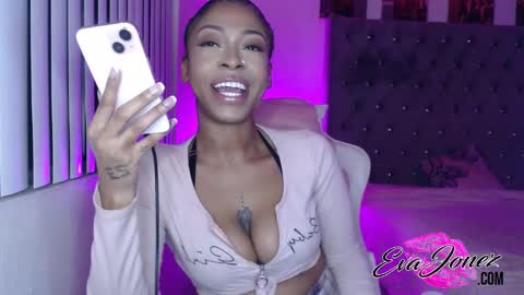 Snapshot of evajonez chatting on 23, 1, 2025 Eva online show from 23, 1, 2025