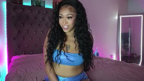 Snapshot of evajonez chatting on 13, 11, 2025 Eva online show from 13, 11, 2025