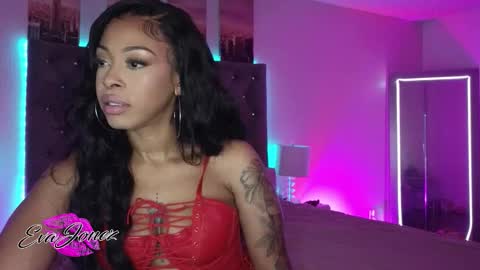 Snapshot of evajonez chatting on 19, 12, 2025 Eva online show from 19, 12, 2025