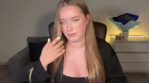 Snapshot of evajuly chatting on 18, 6, 2026 Eva online show from 18, 6, 2026