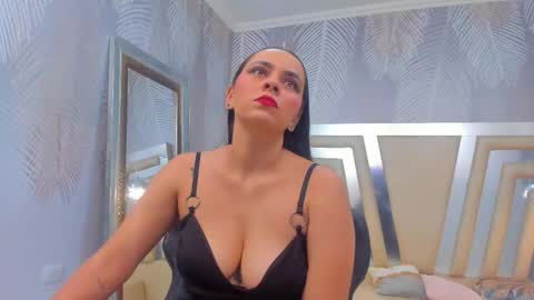 Snapshot of evaloren_ chatting on 29, 10, 2025 Eva Loren online show from 29, 10, 2025