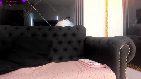 Snapshot of evaloviaa_ chatting on 23, 10, 2025 Eva online show from 23, 10, 2025