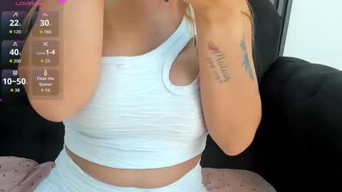 Snapshot of evaloviaa_ chatting on 24, 10, 2025 Eva online show from 24, 10, 2025