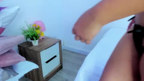 Snapshot of evalunna__ chatting on 25, 2, 2025 Eva Luna online show from 25, 2, 2025