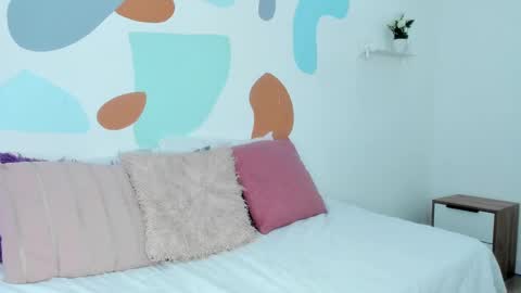 Snapshot of evalunna__ chatting on 27, 2, 2025 Eva Luna online show from 27, 2, 2025