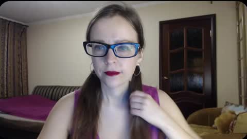Snapshot of evangeline06 chatting on 12, 3, 2025 YourMistress online show from 12, 3, 2025