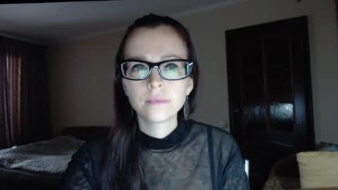 Snapshot of evangeline06 chatting on 14, 10, 2025 YourMistress online show from 14, 10, 2025