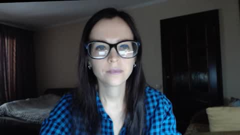 Snapshot of evangeline06 chatting on 15, 10, 2025 YourMistress online show from 15, 10, 2025