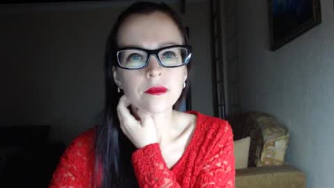Snapshot of evangeline06 chatting on 20, 10, 2025 YourMistress online show from 20, 10, 2025