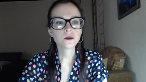Snapshot of evangeline06 chatting on 24, 10, 2025 YourMistress online show from 24, 10, 2025