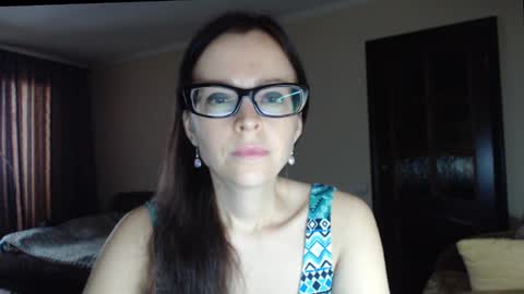 Snapshot of evangeline06 chatting on 11, 11, 2025 YourMistress online show from 11, 11, 2025