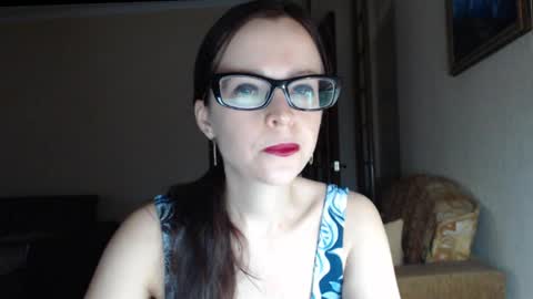 Snapshot of evangeline06 chatting on 14, 11, 2025 YourMistress online show from 14, 11, 2025