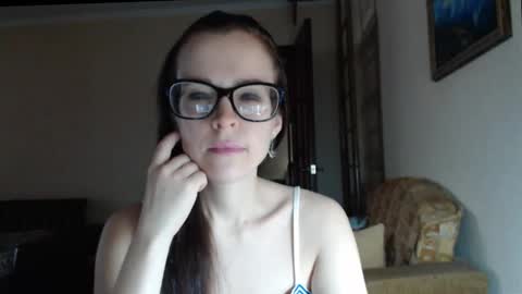 Snapshot of evangeline06 chatting on 18, 11, 2025 YourMistress online show from 18, 11, 2025