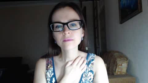 Snapshot of evangeline06 chatting on 19, 11, 2025 YourMistress online show from 19, 11, 2025