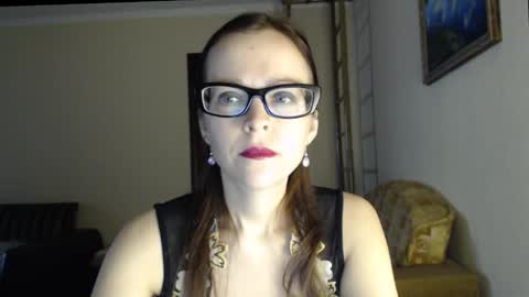 Snapshot of evangeline06 chatting on 20, 11, 2025 YourMistress online show from 20, 11, 2025