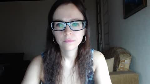 Snapshot of evangeline06 chatting on 30, 11, 2025 YourMistress online show from 30, 11, 2025