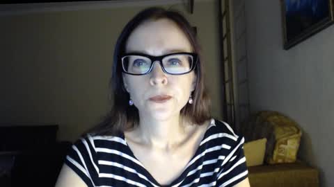 Snapshot of evangeline06 chatting on 18, 12, 2025 YourMistress online show from 18, 12, 2025