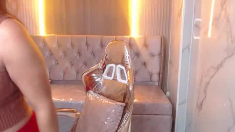 Snapshot of evangeline_b_ chatting on 4, 12, 2025 Evamgeline online show from 4, 12, 2025