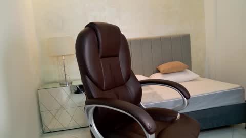 E V A N S online show from 3, 3, 2026